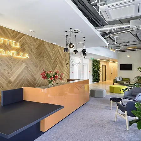 Arche Poloneza فندق 3*